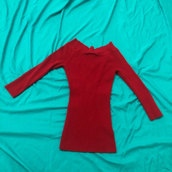 Red shirt - Picture 2 of 3